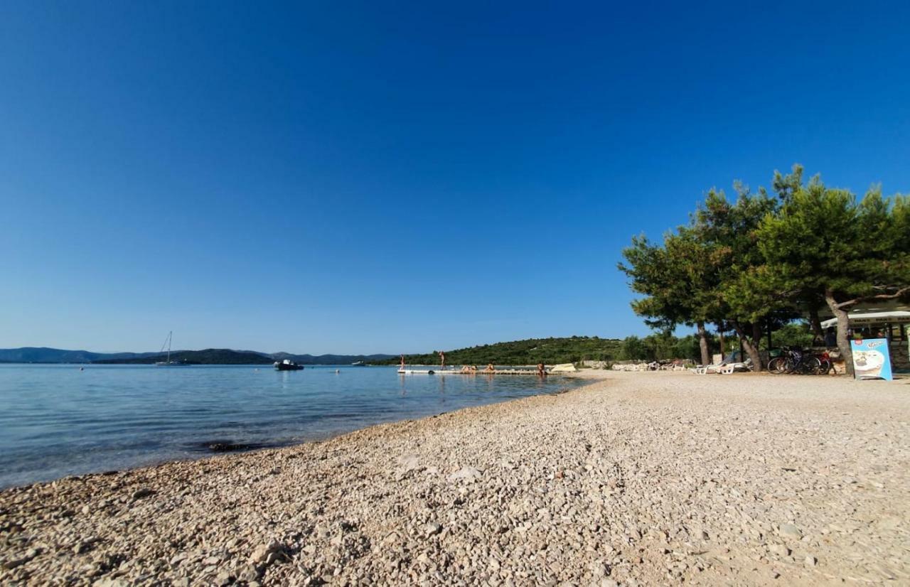Beachhouse Smiley Tisno Exterior foto